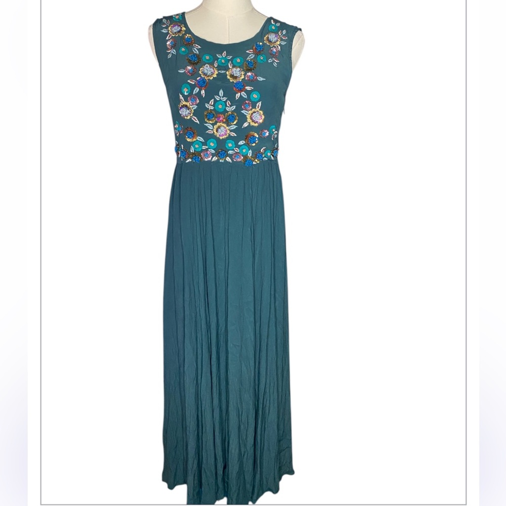 • Label Ritu Kumar Green Blue 3D
Floral Embroidered Viscose Maxi
Dress
S